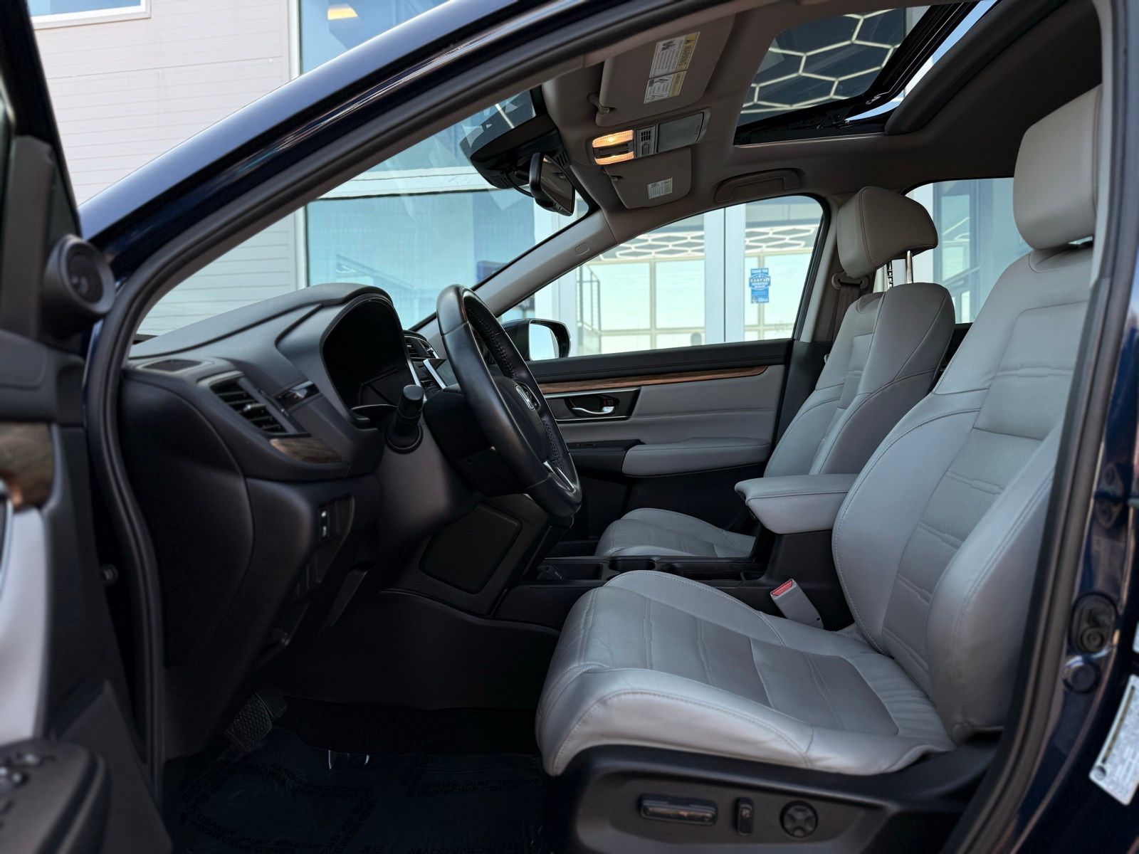Vehicle image 13 of 40