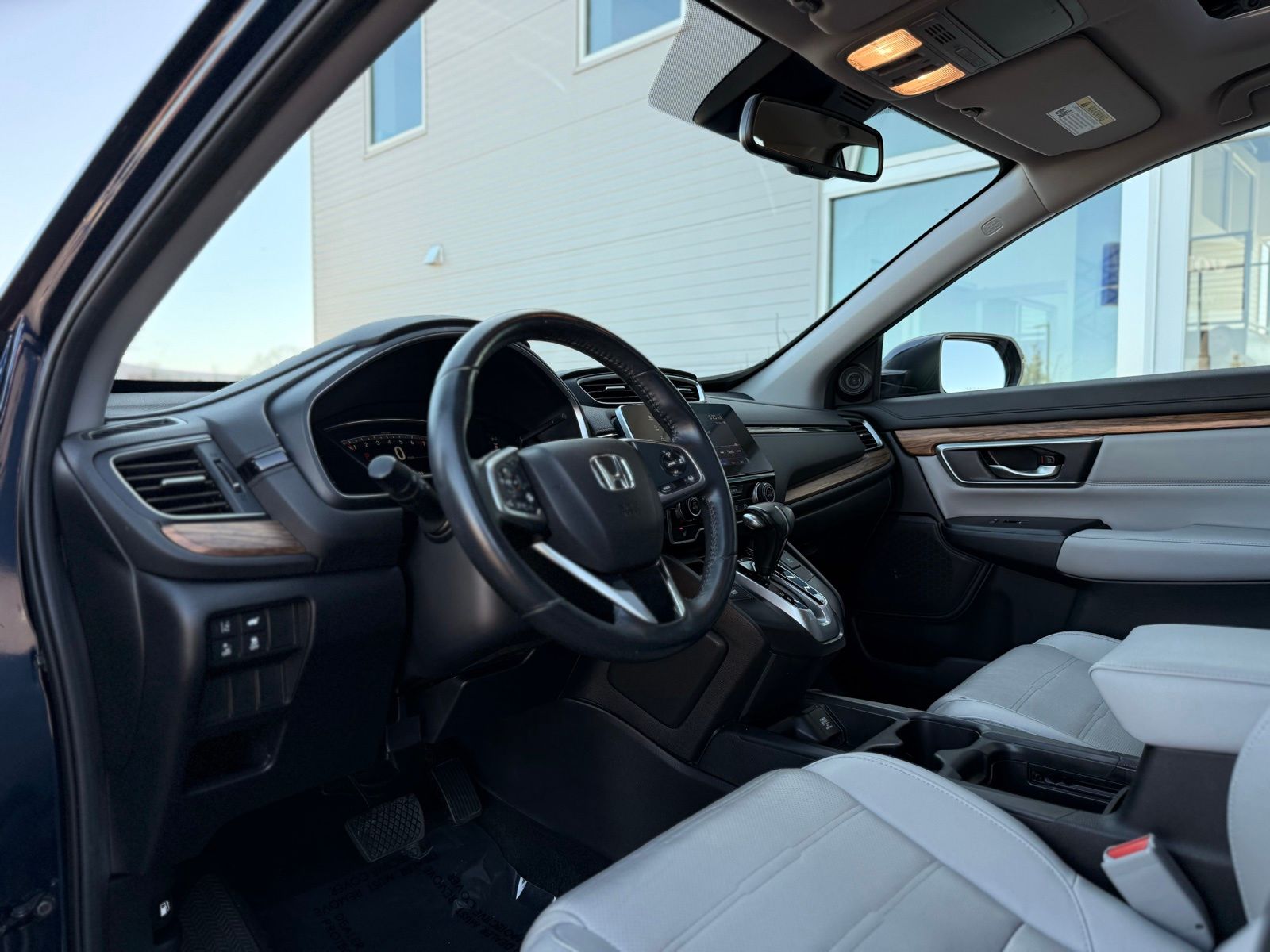 Vehicle image 14 of 40