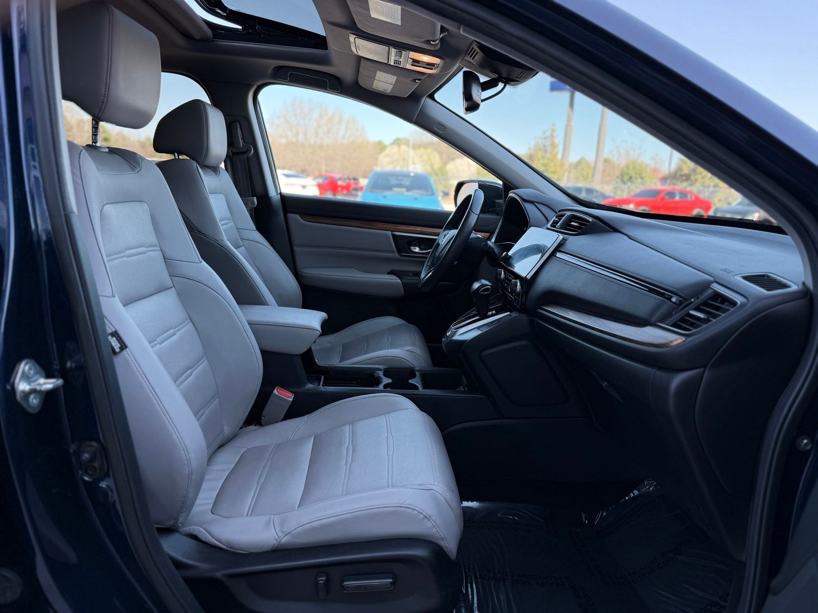 Vehicle image 23 of 40