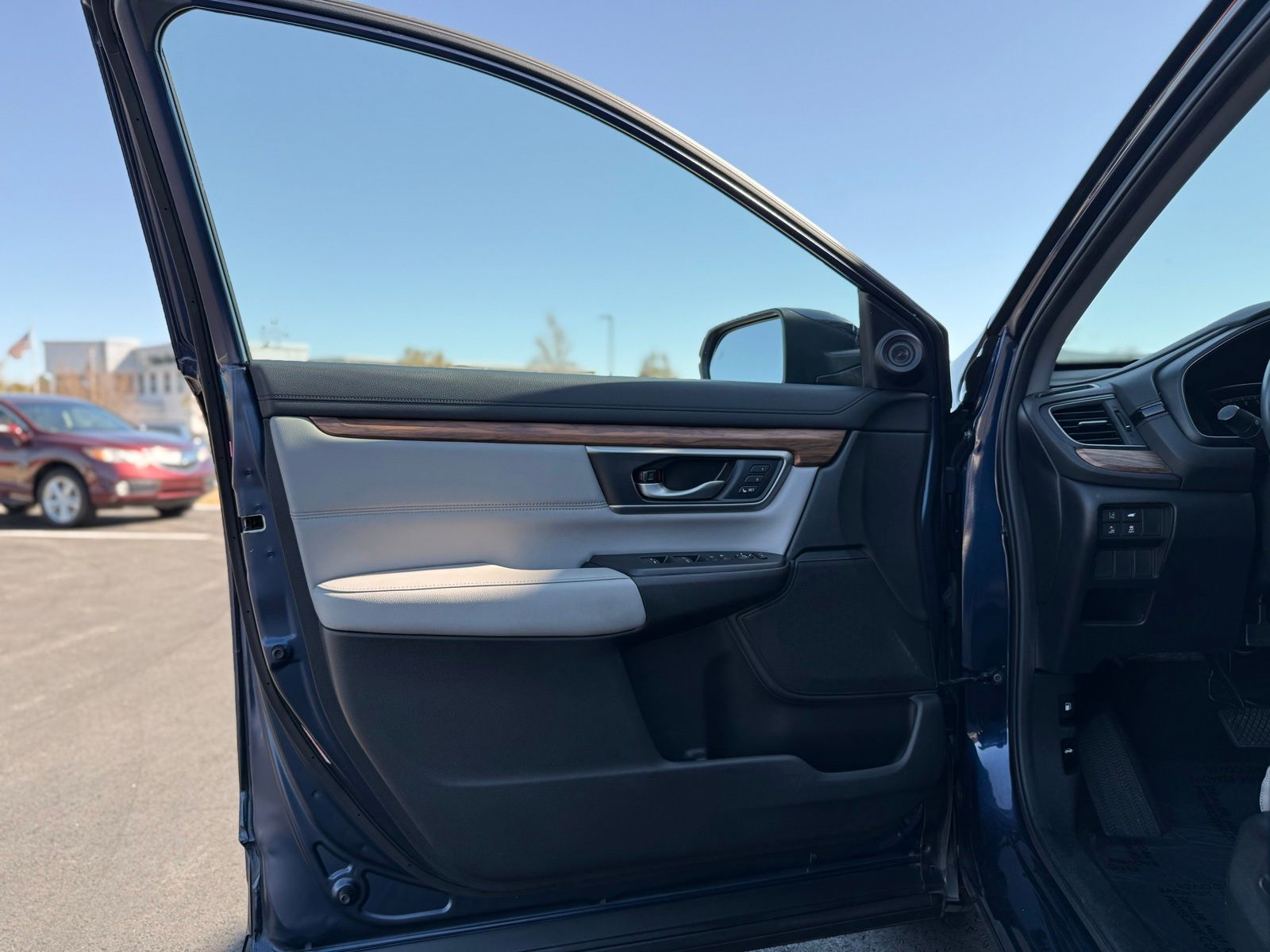 Vehicle image 12 of 40