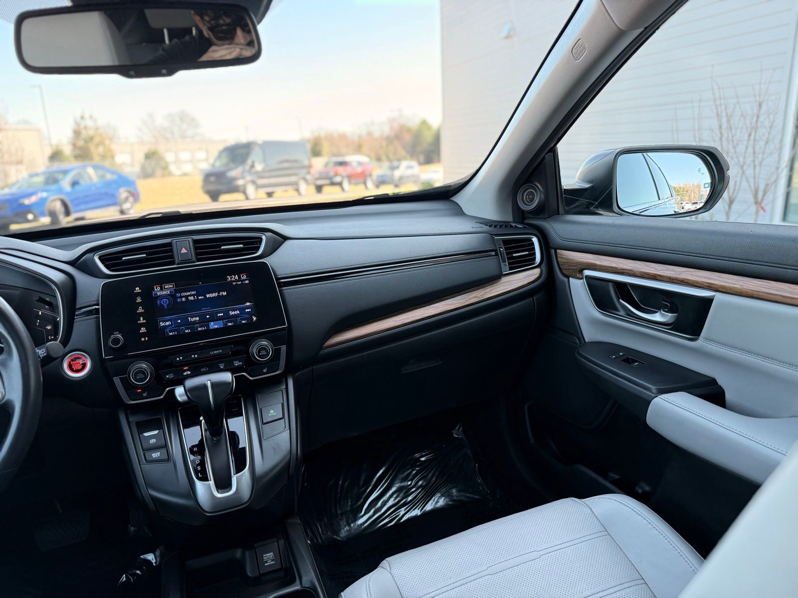 Vehicle image 25 of 40