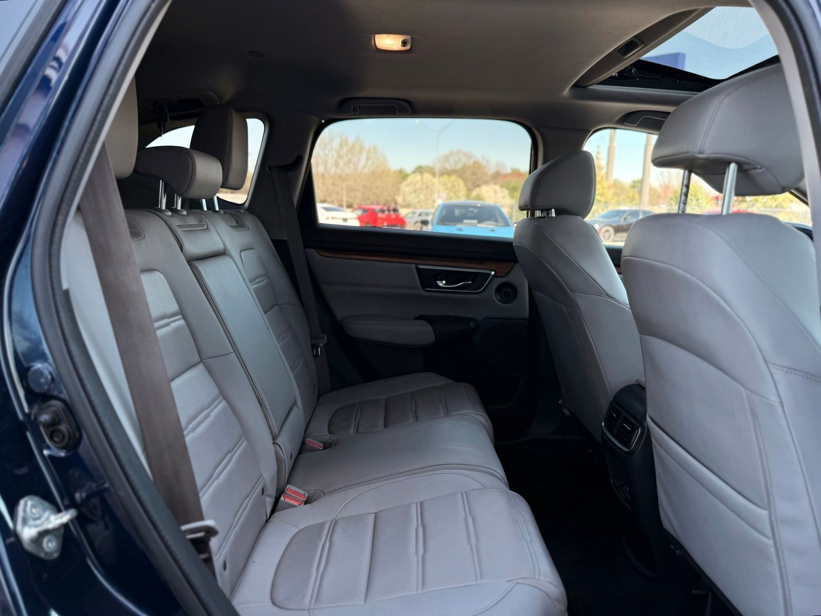 Vehicle image 18 of 40