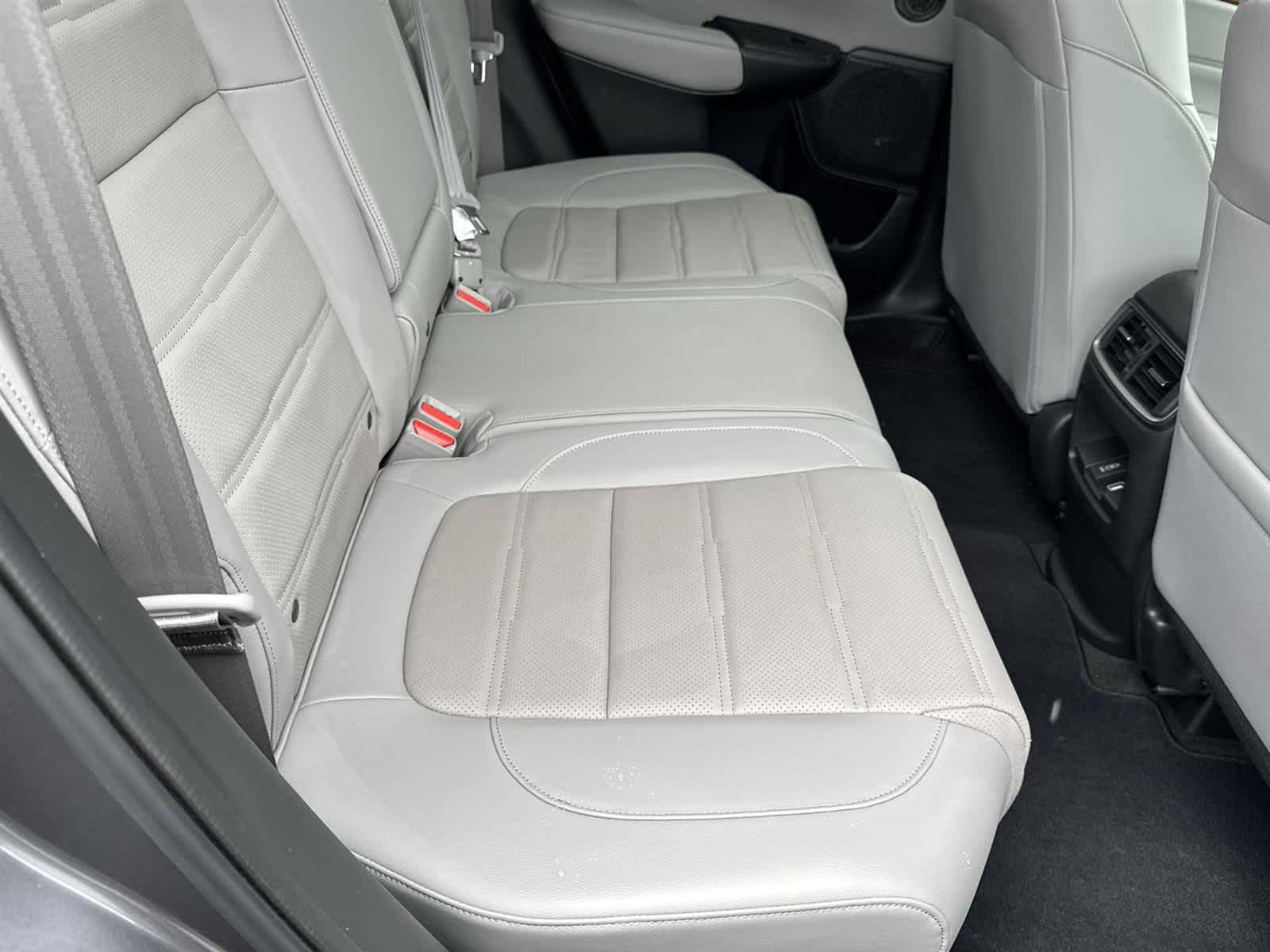 Vehicle image 10 of 33