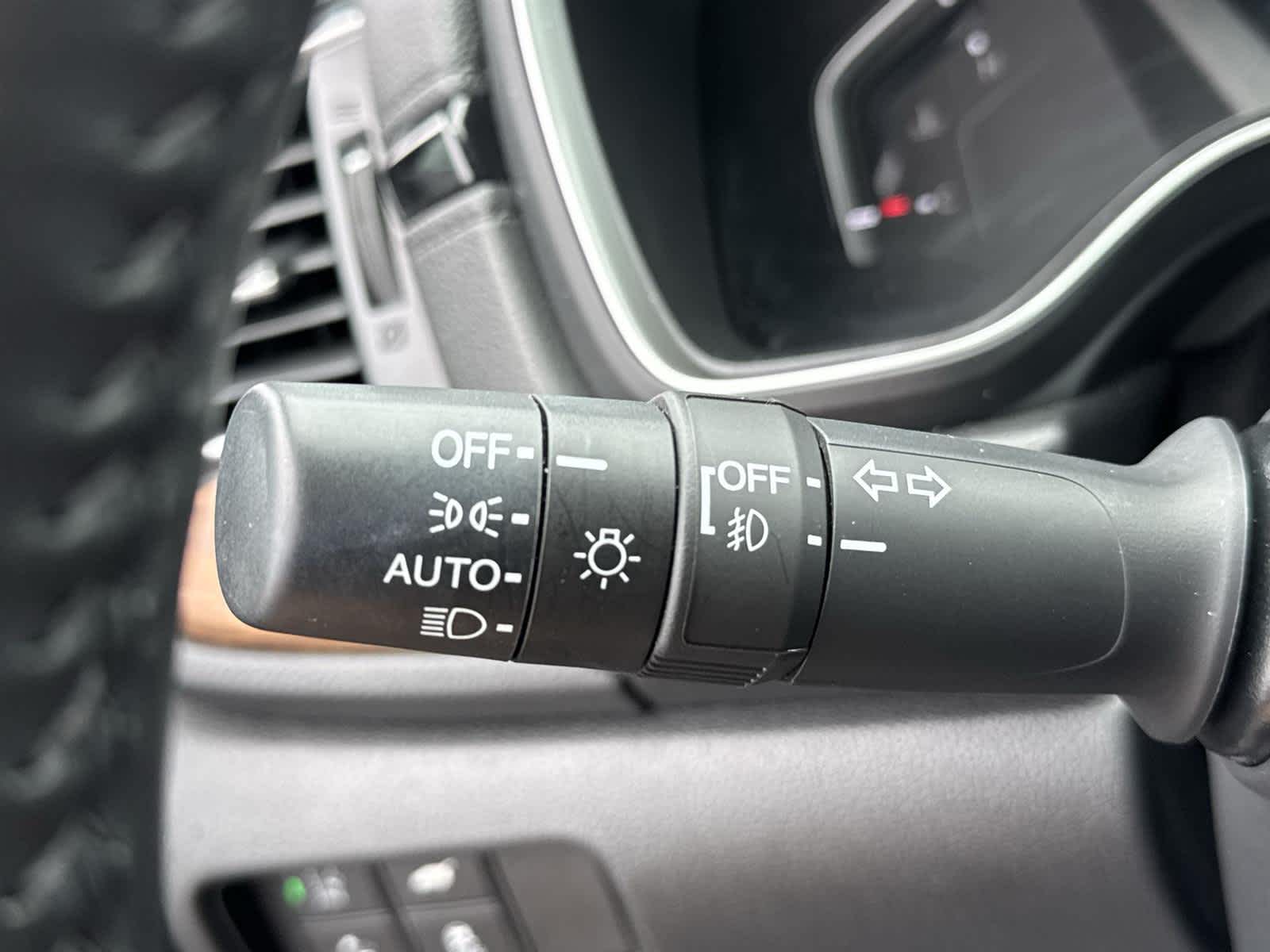 Vehicle image 23 of 33