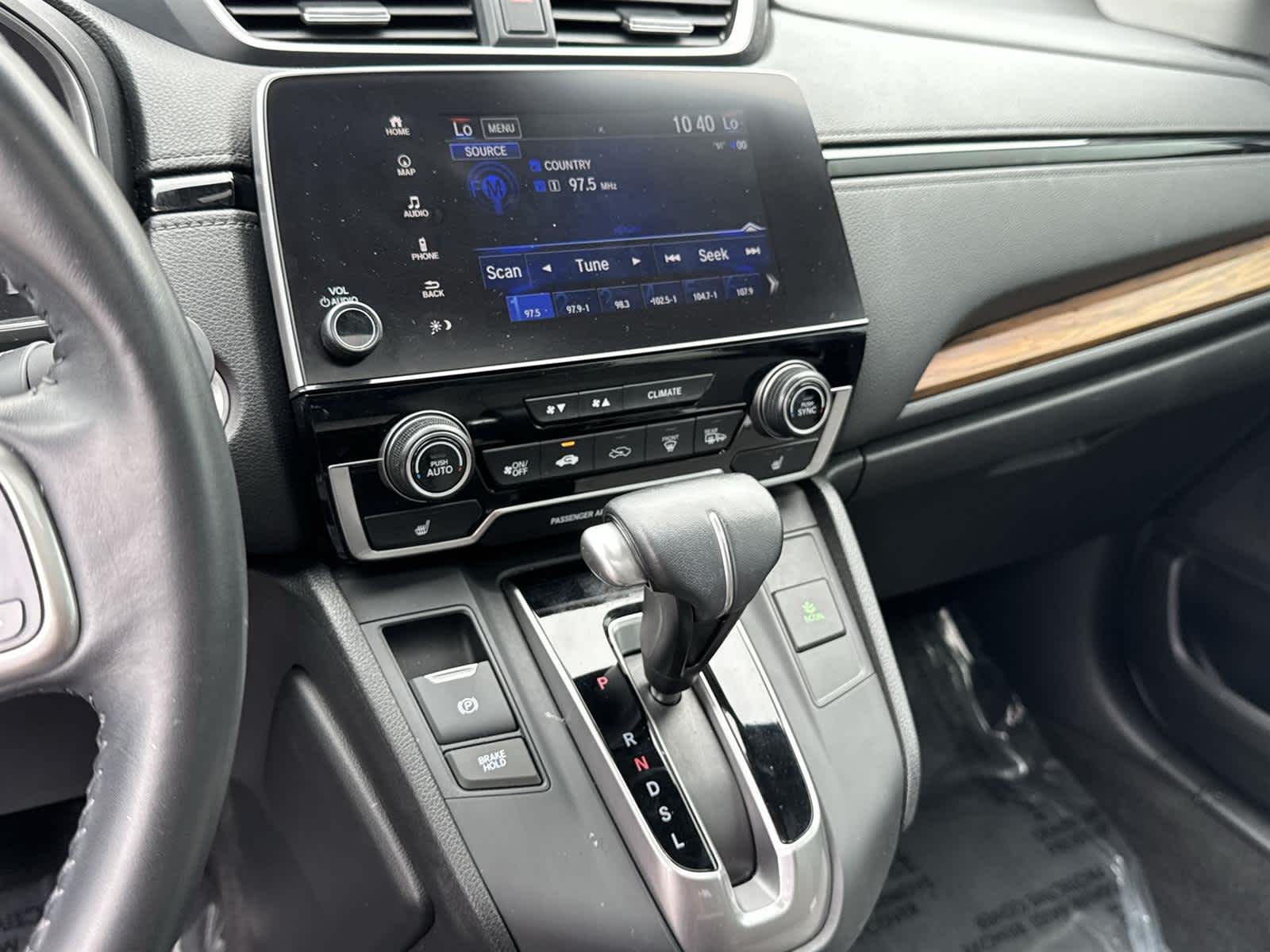 Vehicle image 17 of 33