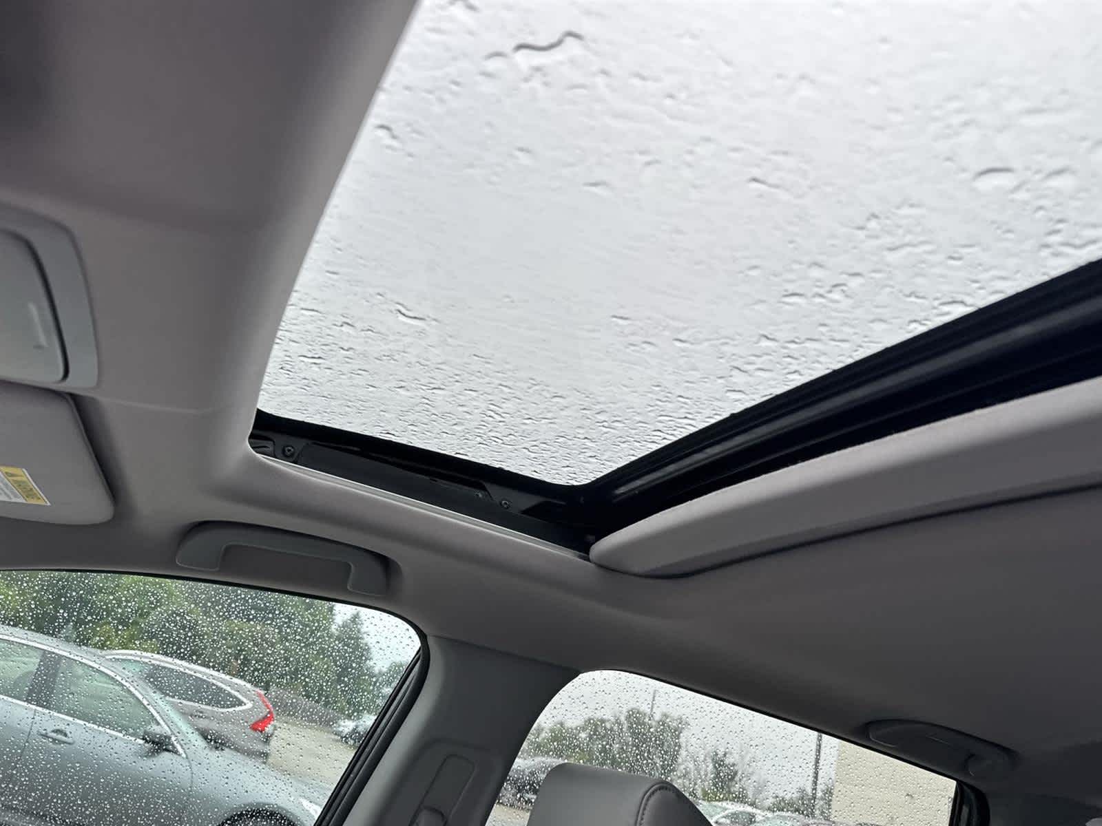 Vehicle image 27 of 33