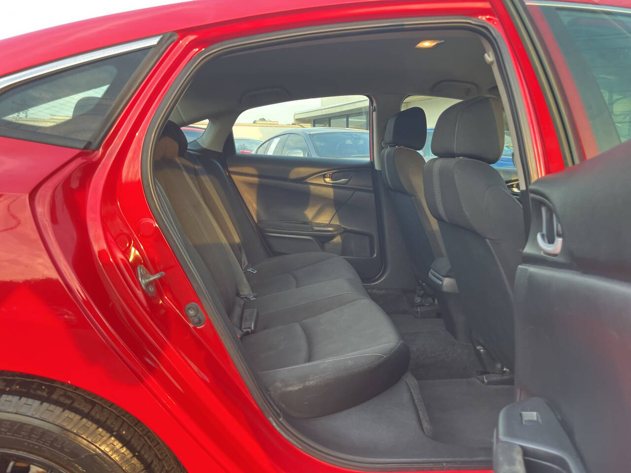 2019 Honda Civic LX Image 6 of 11