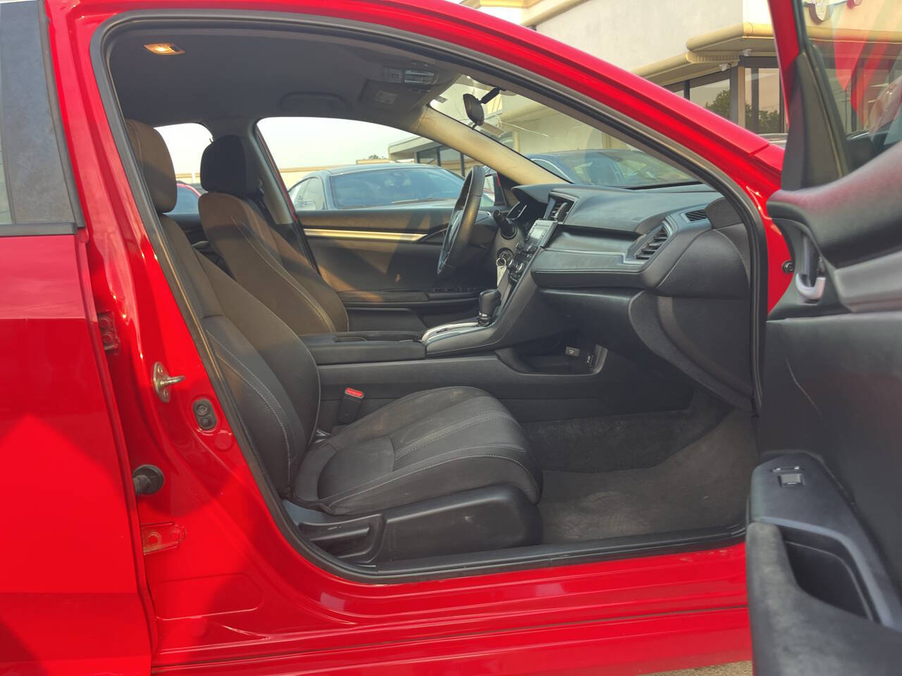 2019 Honda Civic LX Image 8 of 11