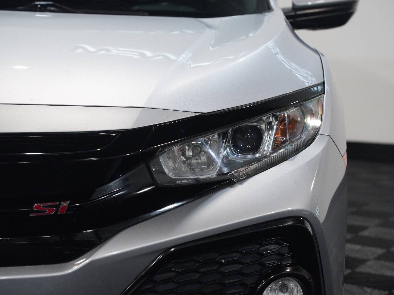 Vehicle image 11 of 56