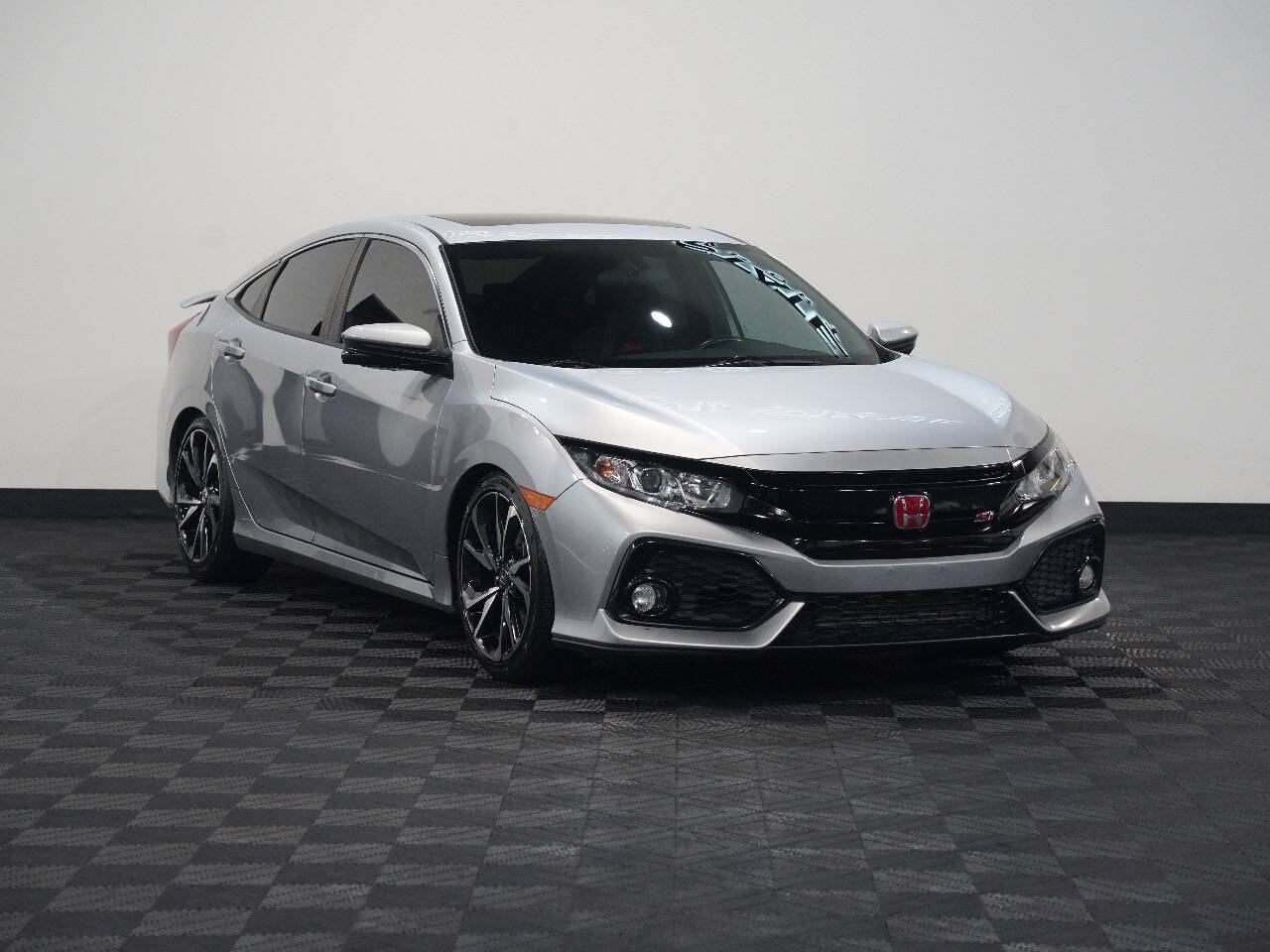 Vehicle image 5 of 56