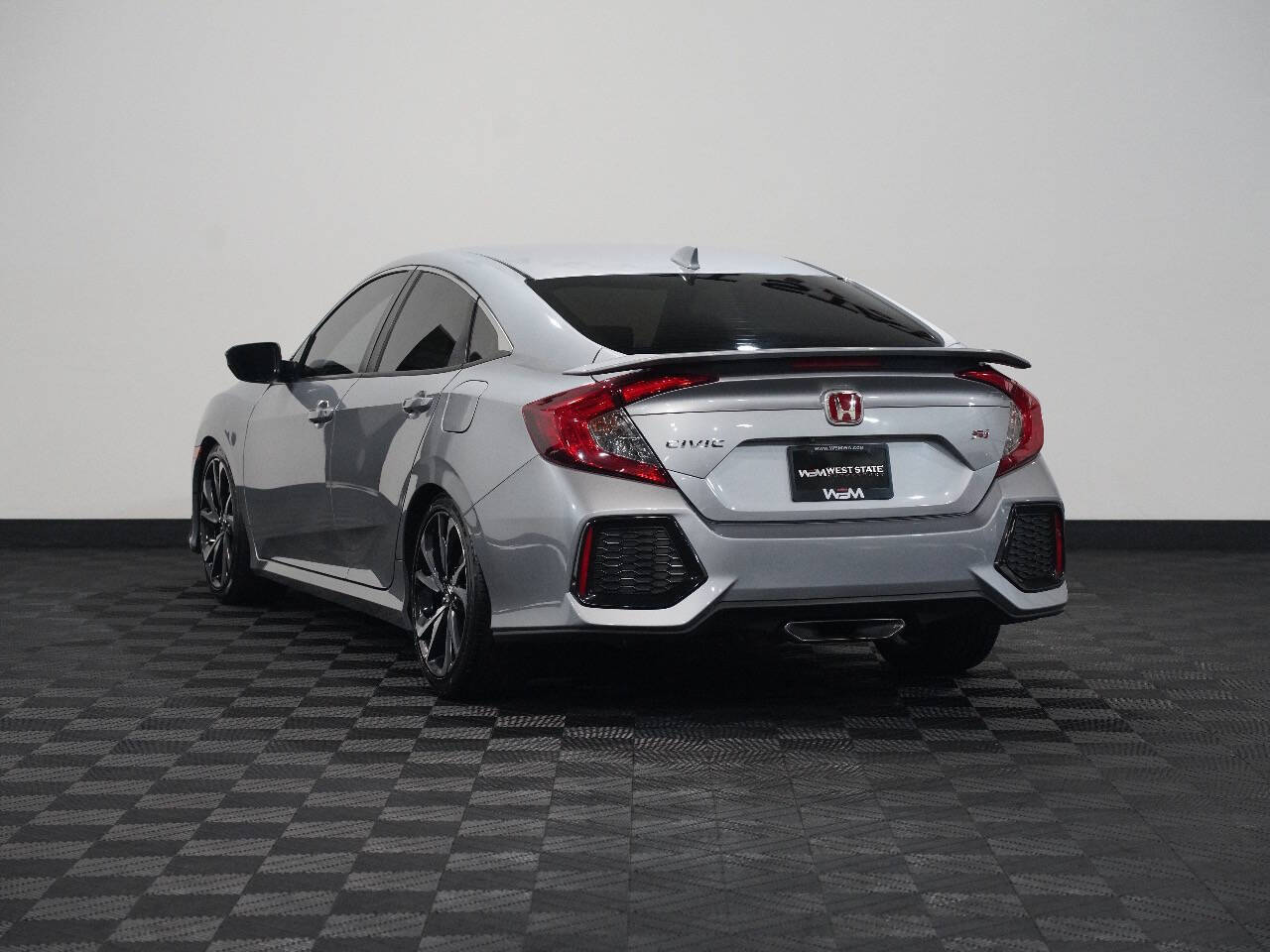 Vehicle image 6 of 56