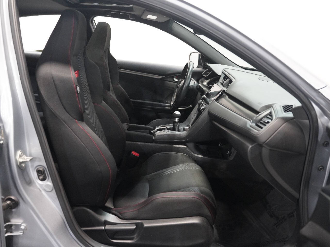 Vehicle image 33 of 56