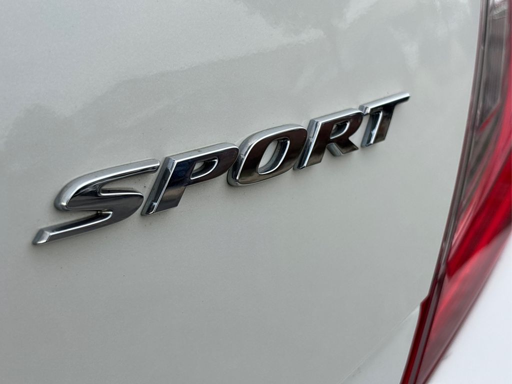 Vehicle image 14 of 36