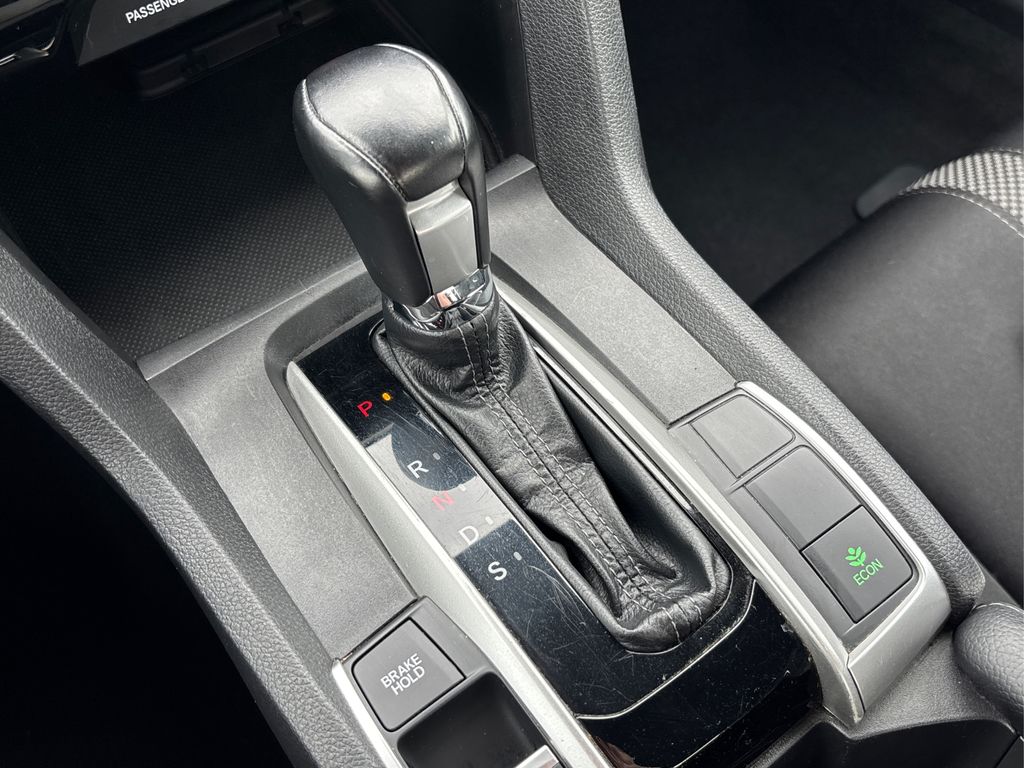 Vehicle image 33 of 36