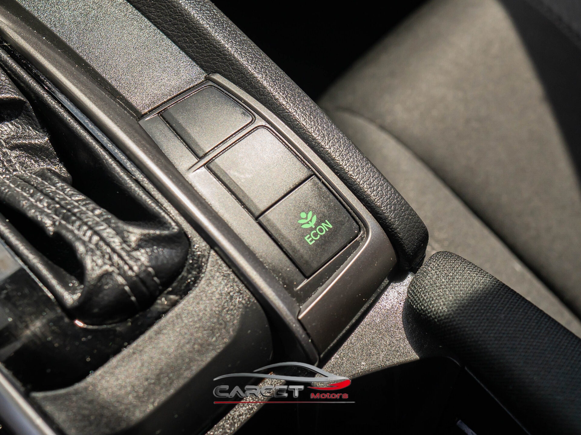 Vehicle image 31 of 46