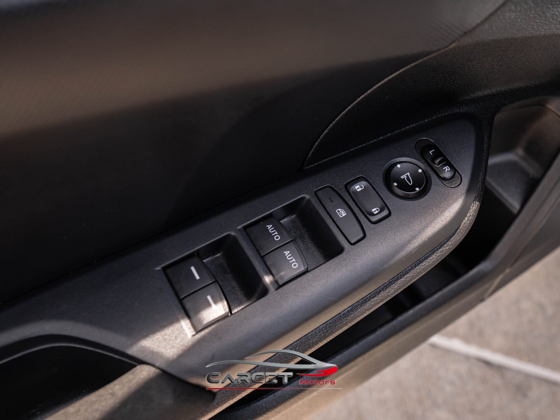 Vehicle image 34 of 46
