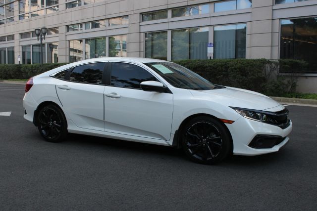 2019 Honda Civic Sport Image 2 of 33