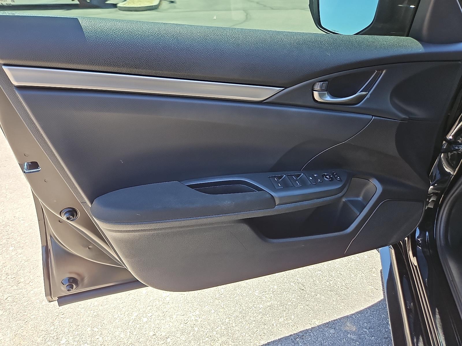 Vehicle image 16 of 20