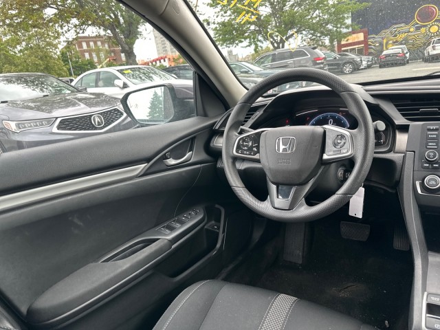 Vehicle image 18 of 26