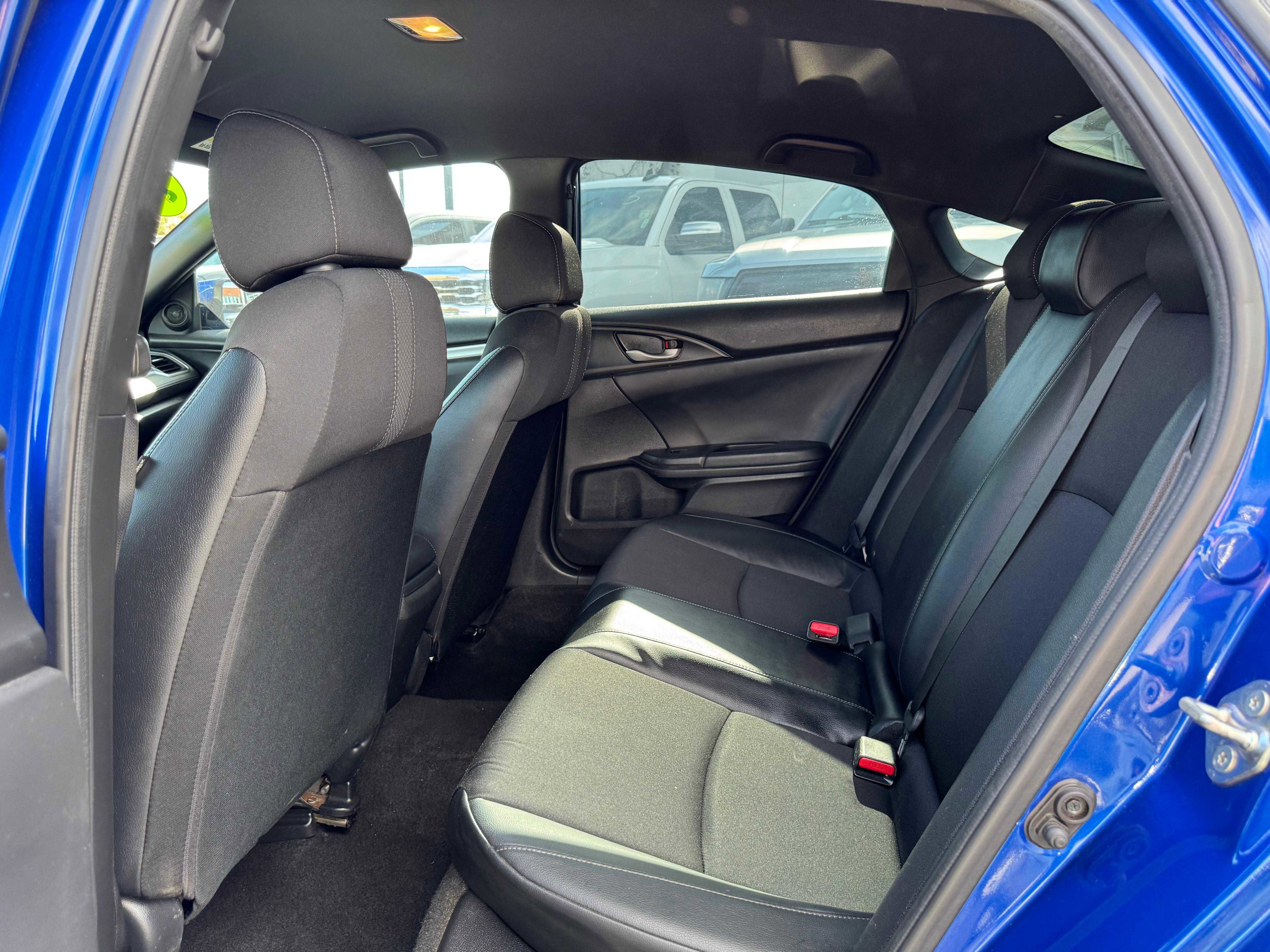 Vehicle image 33 of 65