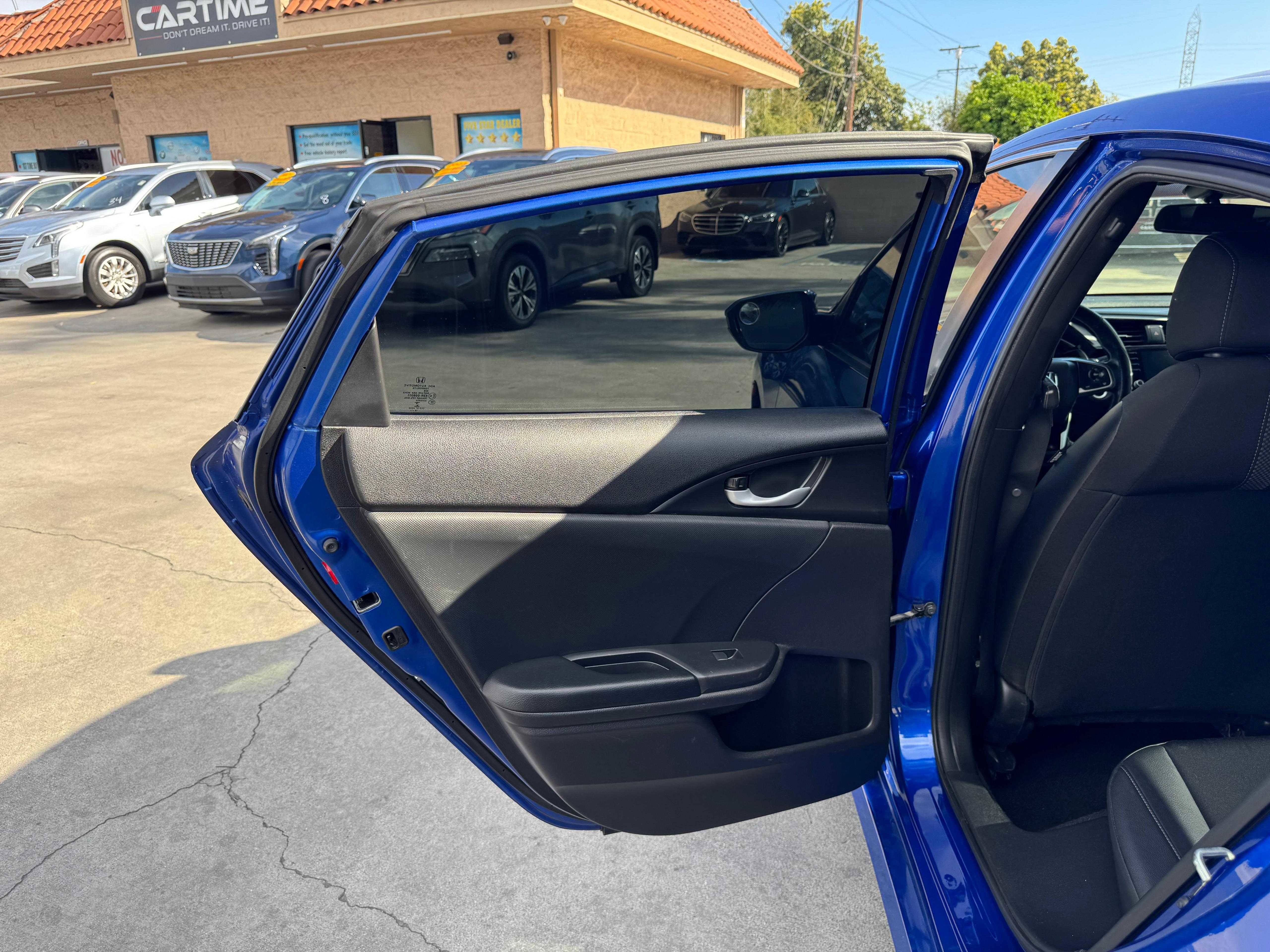 Vehicle image 32 of 65