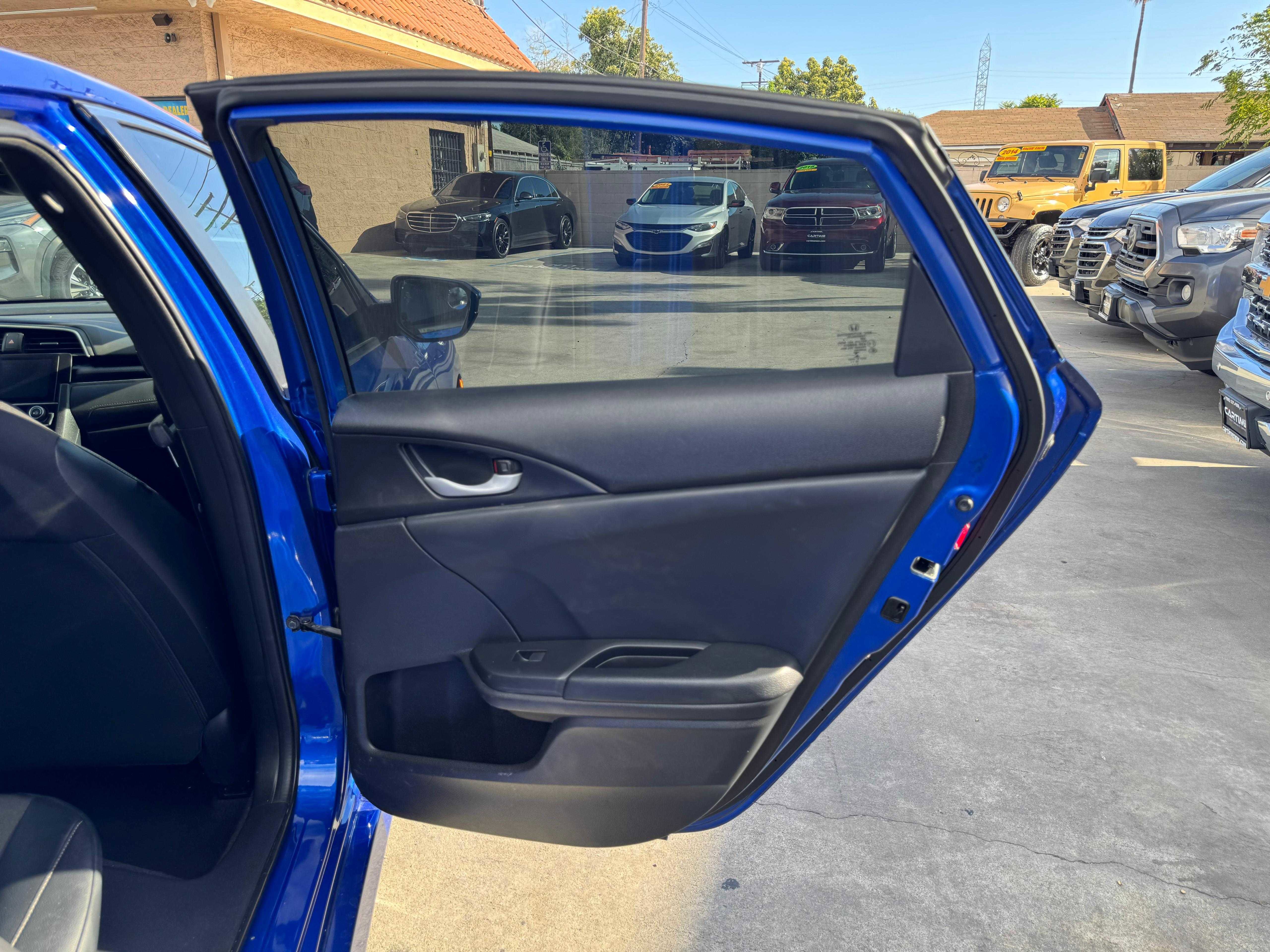 Vehicle image 37 of 65