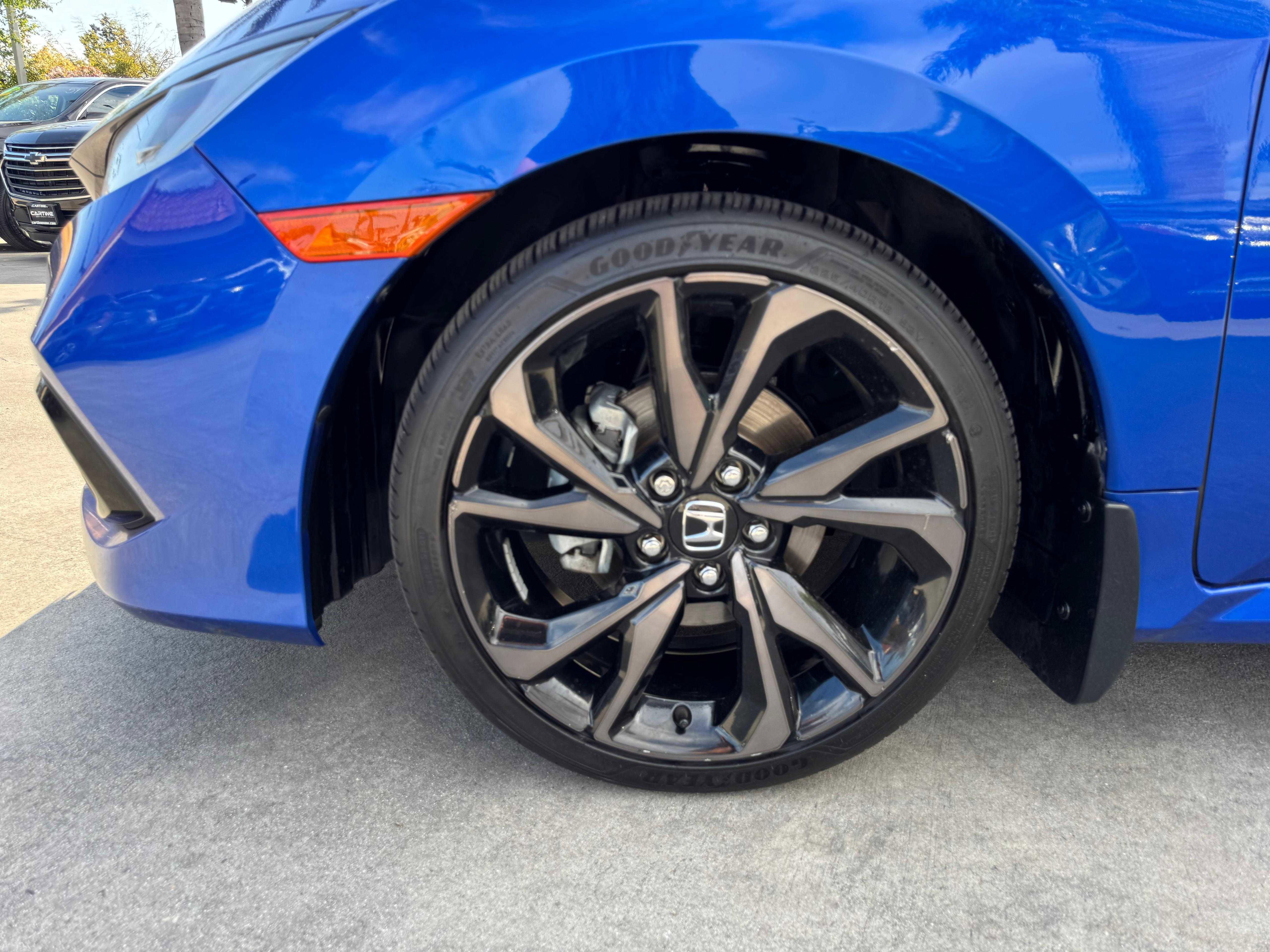 Vehicle image 19 of 65