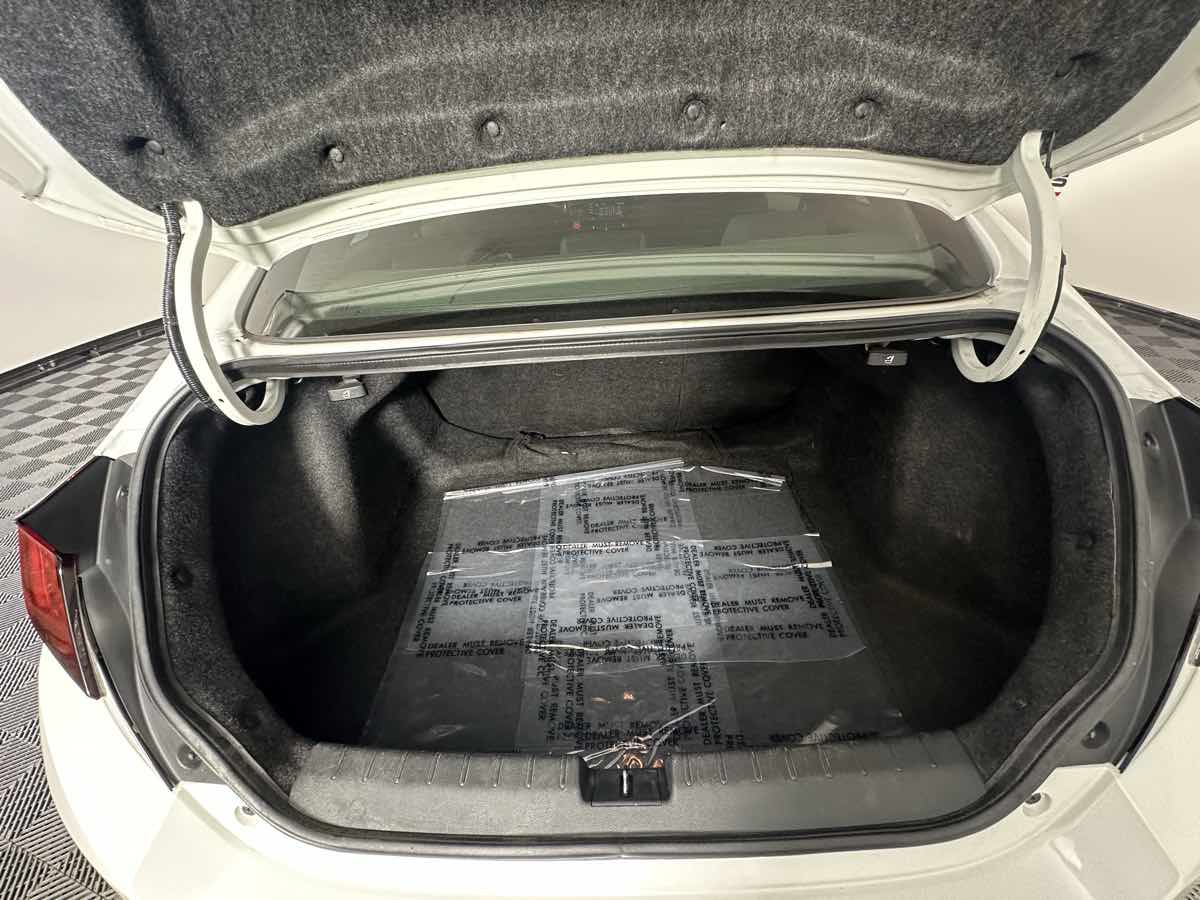 Vehicle image 18 of 39