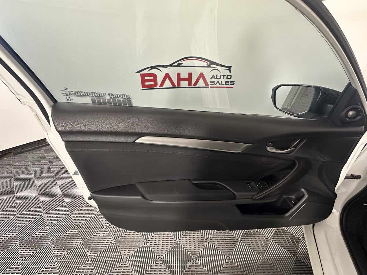 Vehicle image 16 of 39
