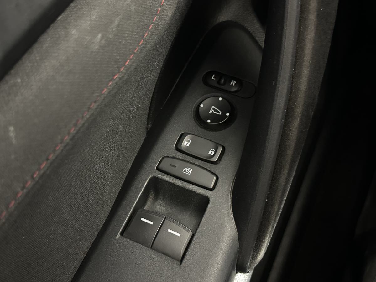 Vehicle image 38 of 39