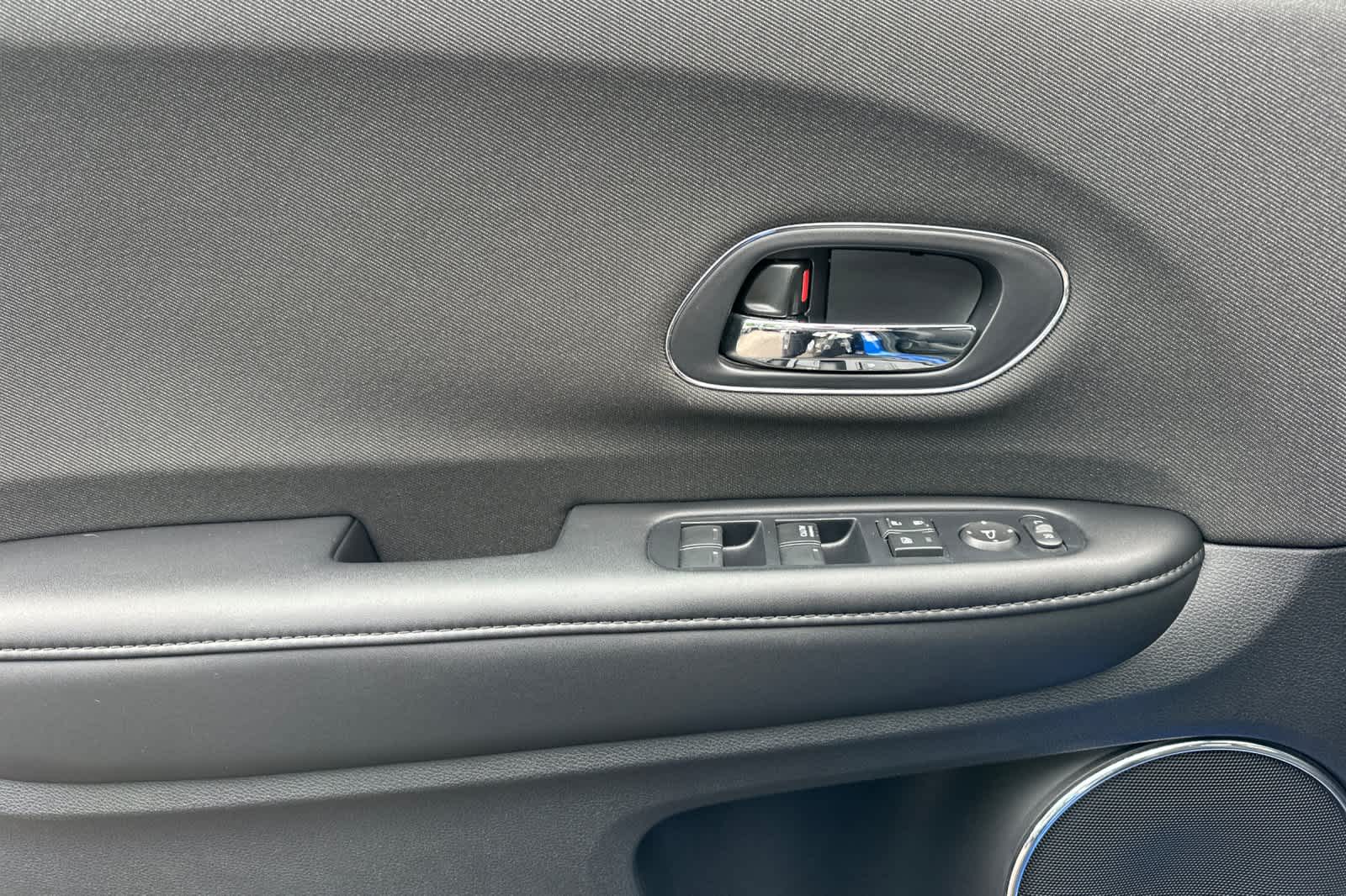 Vehicle image 13 of 29