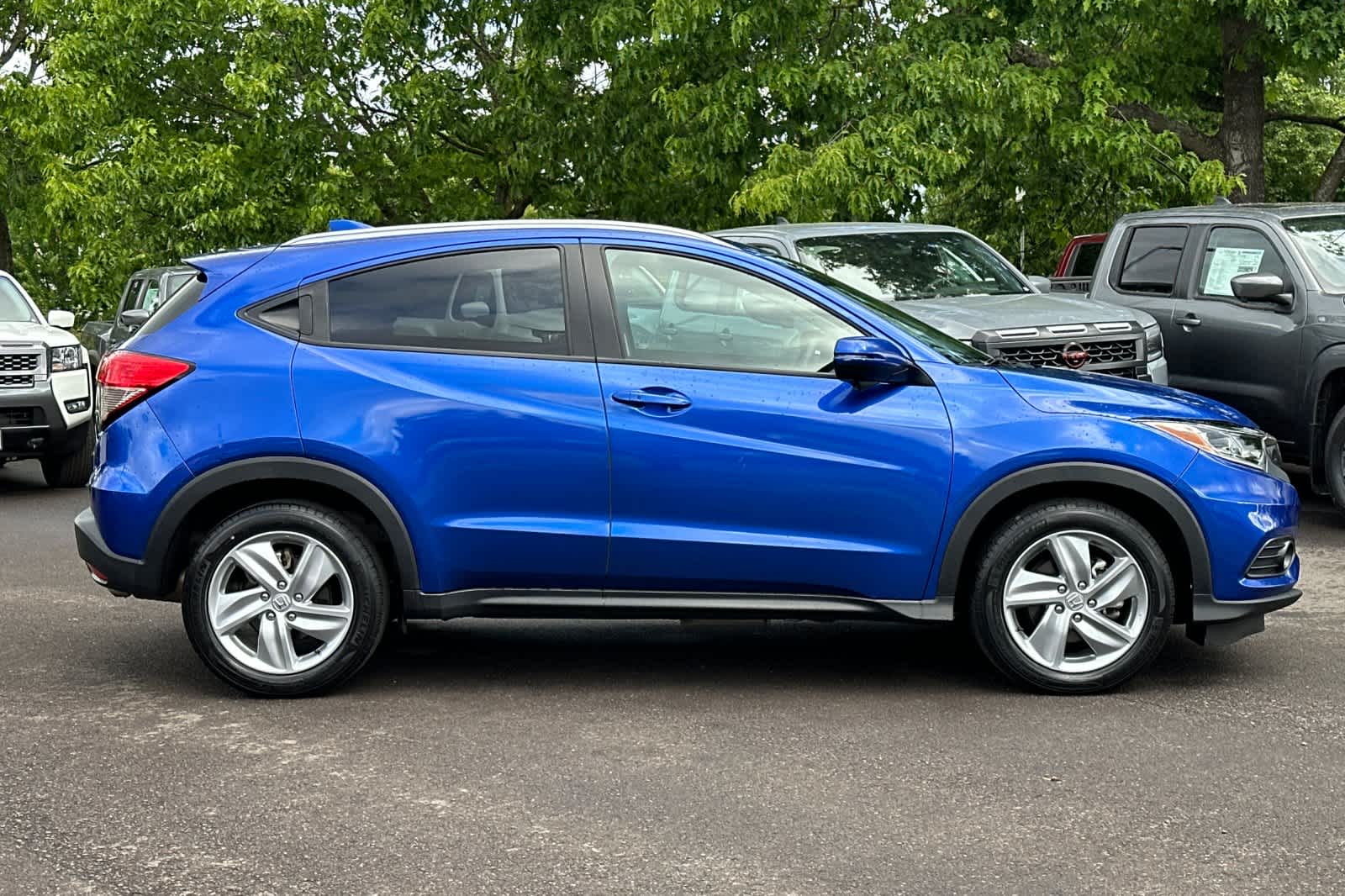 Vehicle image 4 of 29