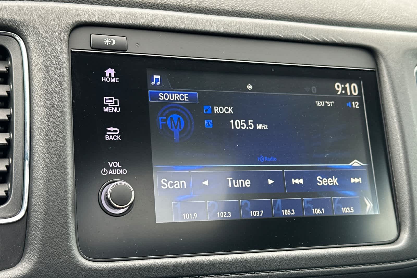 Vehicle image 19 of 29