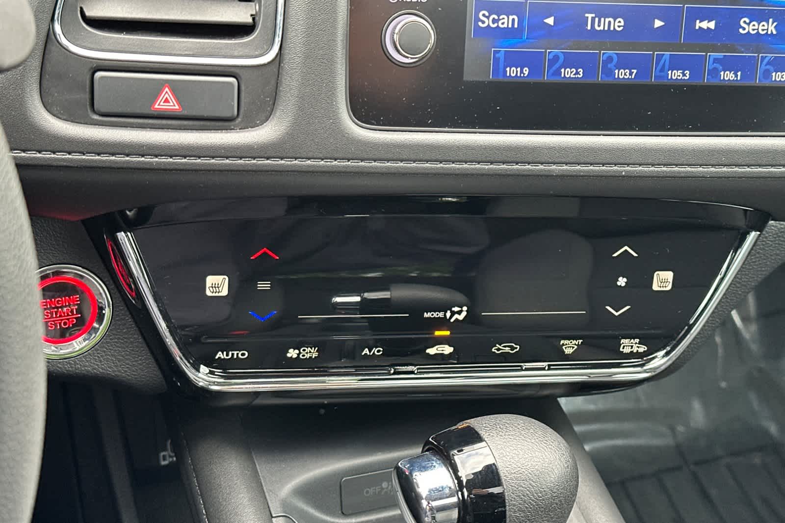 Vehicle image 21 of 29
