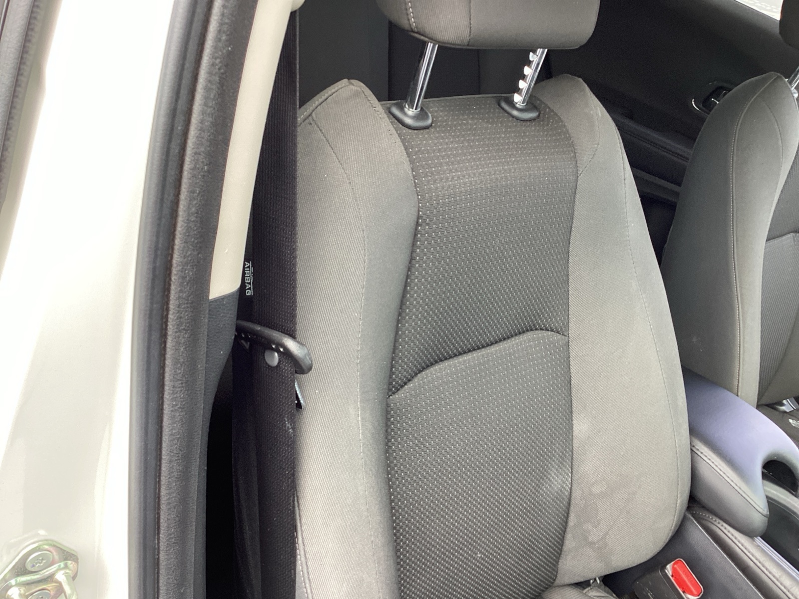 Vehicle image 21 of 32