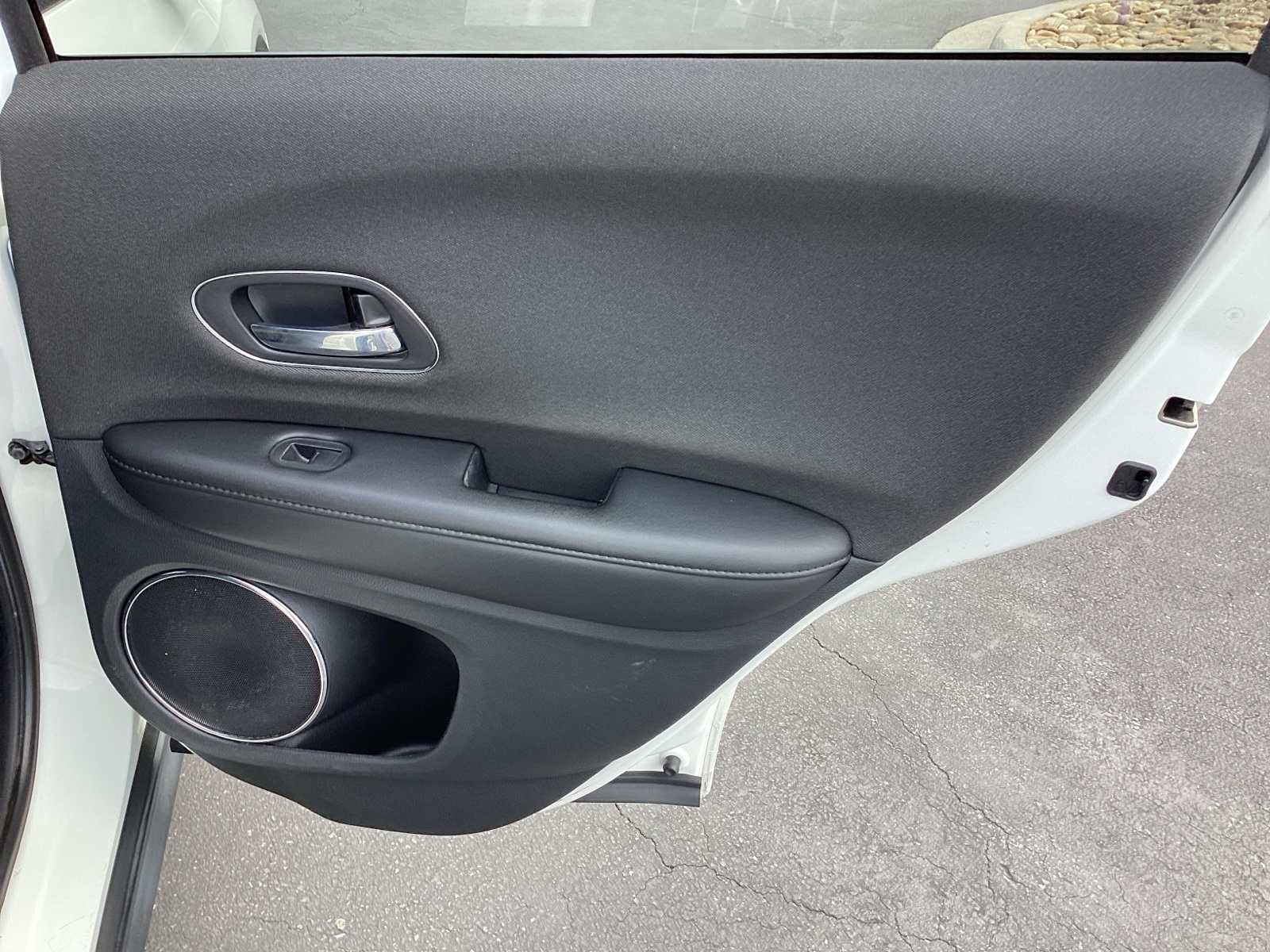Vehicle image 31 of 32