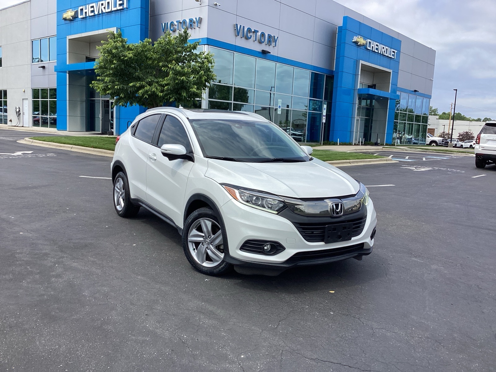 Vehicle image 3 of 32