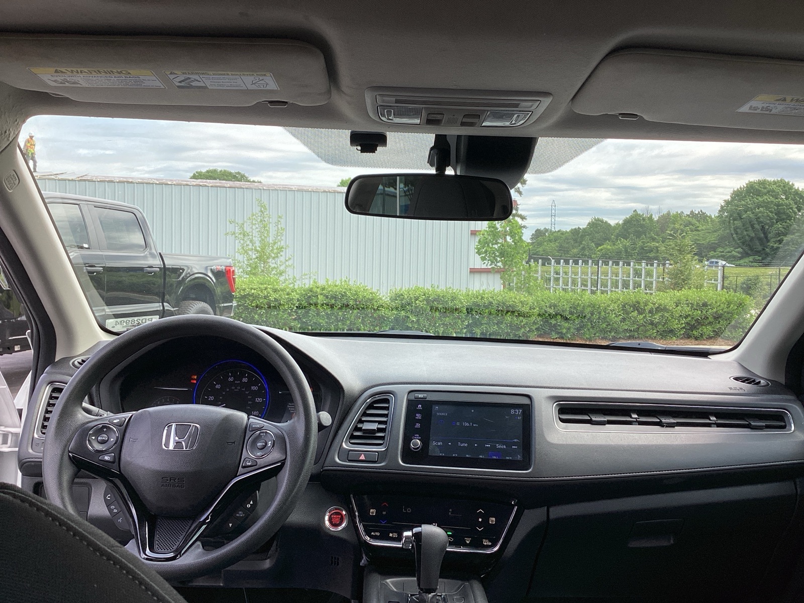 Vehicle image 18 of 32