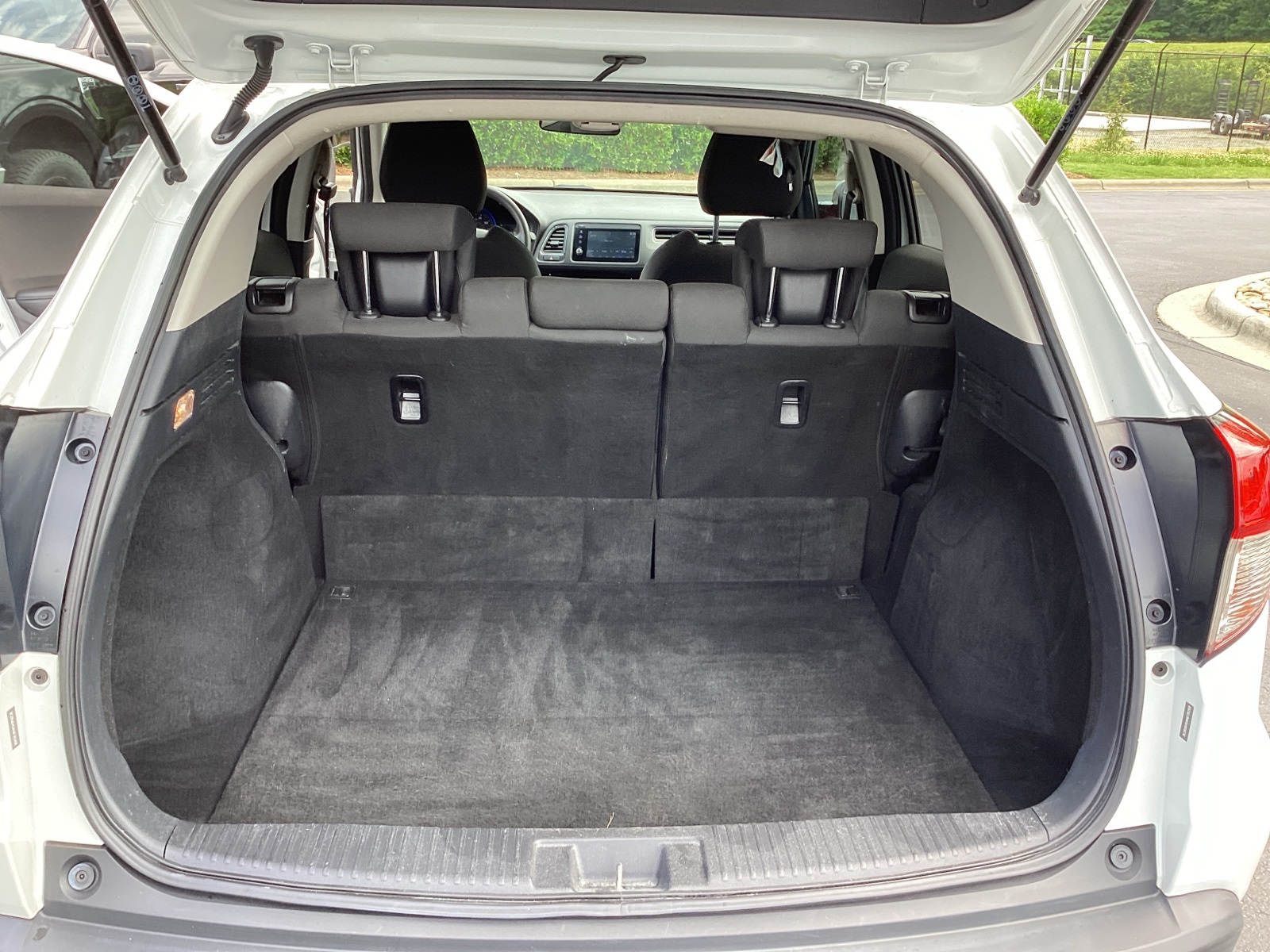 Vehicle image 26 of 32
