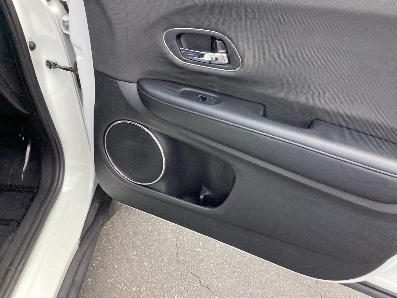 Vehicle image 29 of 32