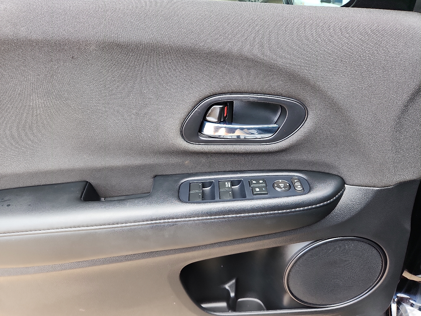 Vehicle image 13 of 20