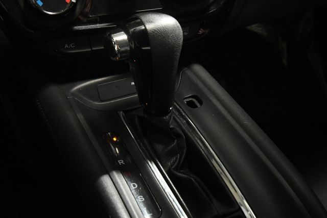 Vehicle image 17 of 24