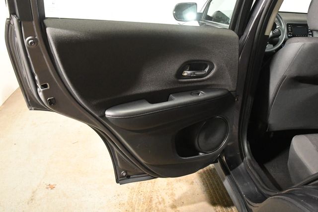 Vehicle image 13 of 24
