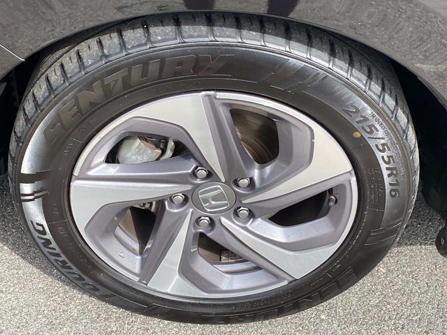 Vehicle image 26 of 43