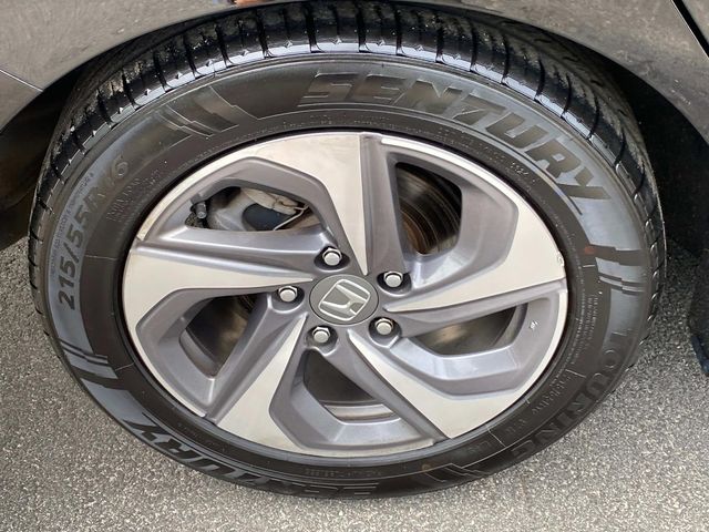 Vehicle image 24 of 43