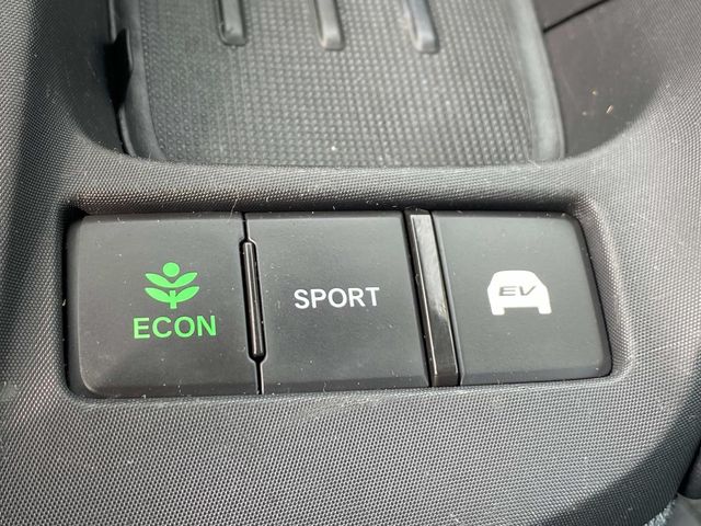 Vehicle image 32 of 43