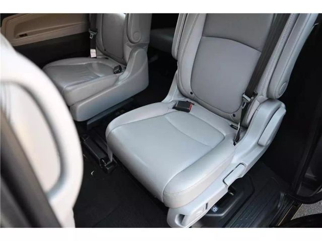 Vehicle image 21 of 44