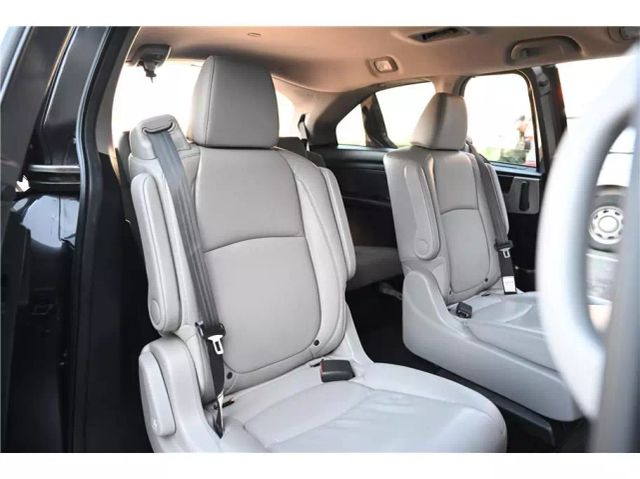 Vehicle image 15 of 44