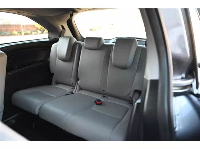 Vehicle image 23 of 44