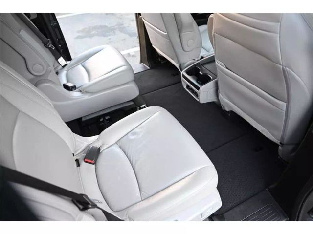 Vehicle image 16 of 44